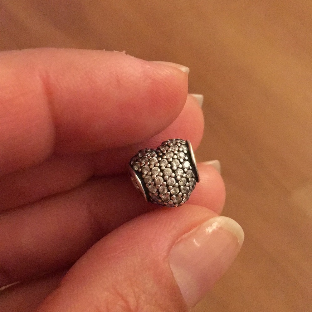 Sparkle heart all over pandora charm